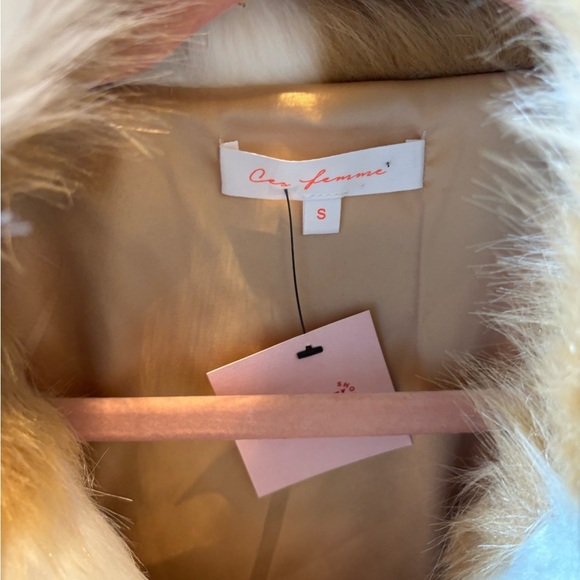 Ces Femme NWT Women's Tan and White Checkered Faux Fur Jacket - Picture 5 of 6
